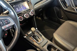 Valkoinen Subaru Forester 2019 kuva 16.