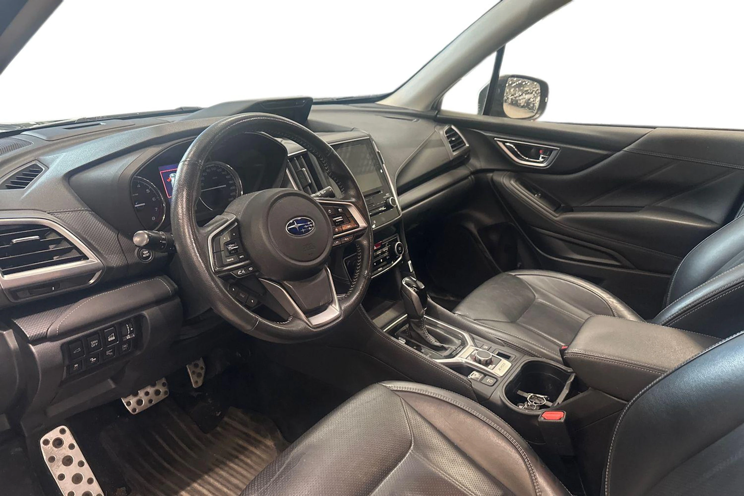 Harmaa Subaru Forester 2020 kuva 3.