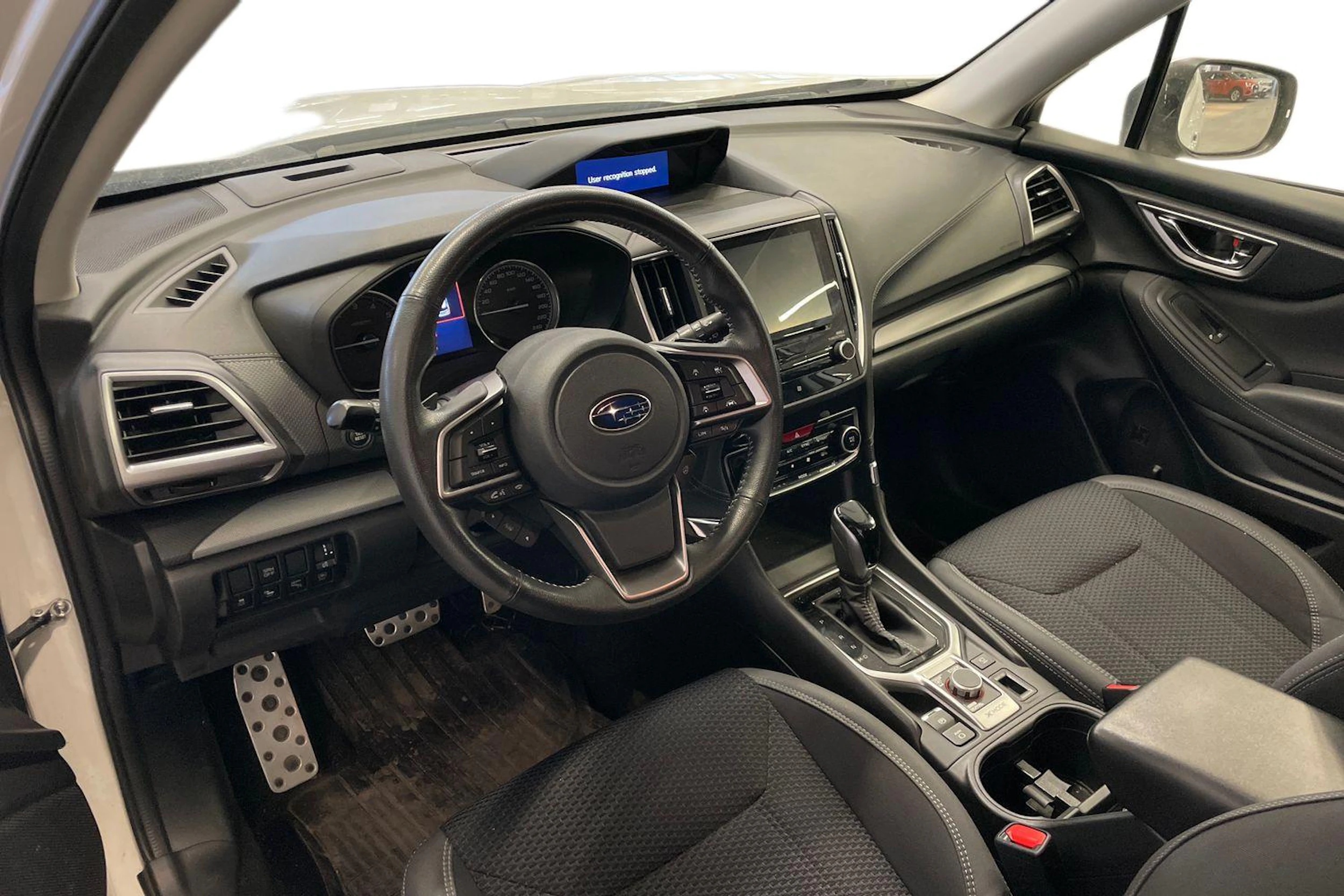 Valkoinen Subaru Forester 2021 kuva 3.