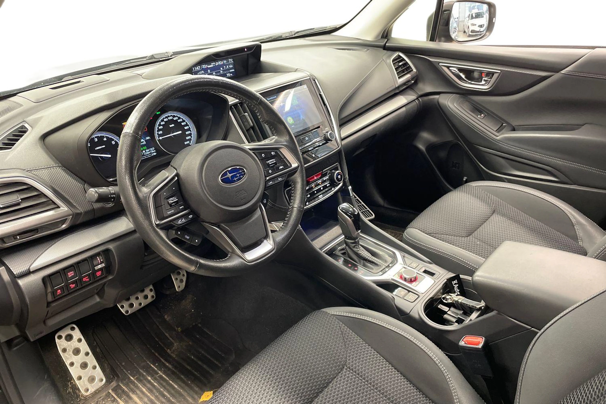 Harmaa Subaru Forester 2021 kuva 3.