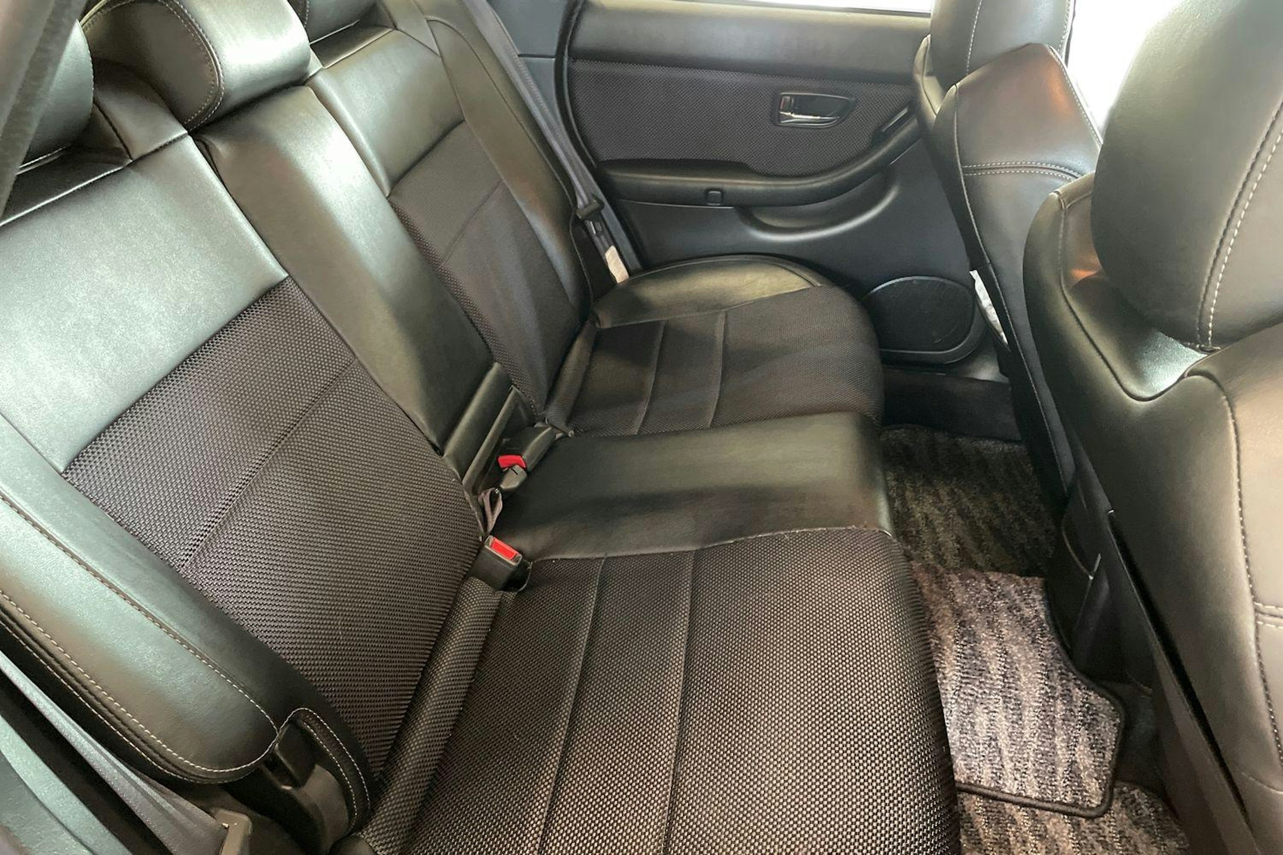 sininen Subaru Legacy 2003 kuva 10.