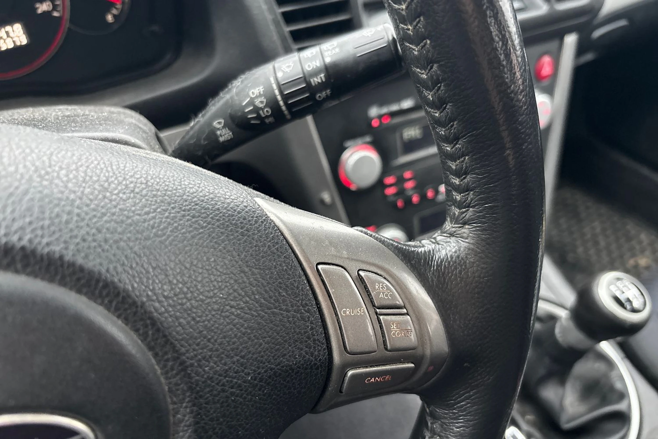 harmaa Subaru Legacy 2008 kuva 28.