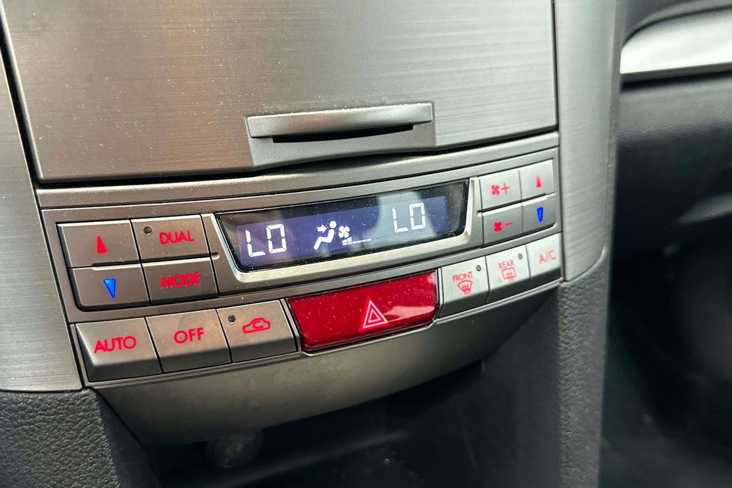 hopea Subaru Legacy 2010 kuva 27.