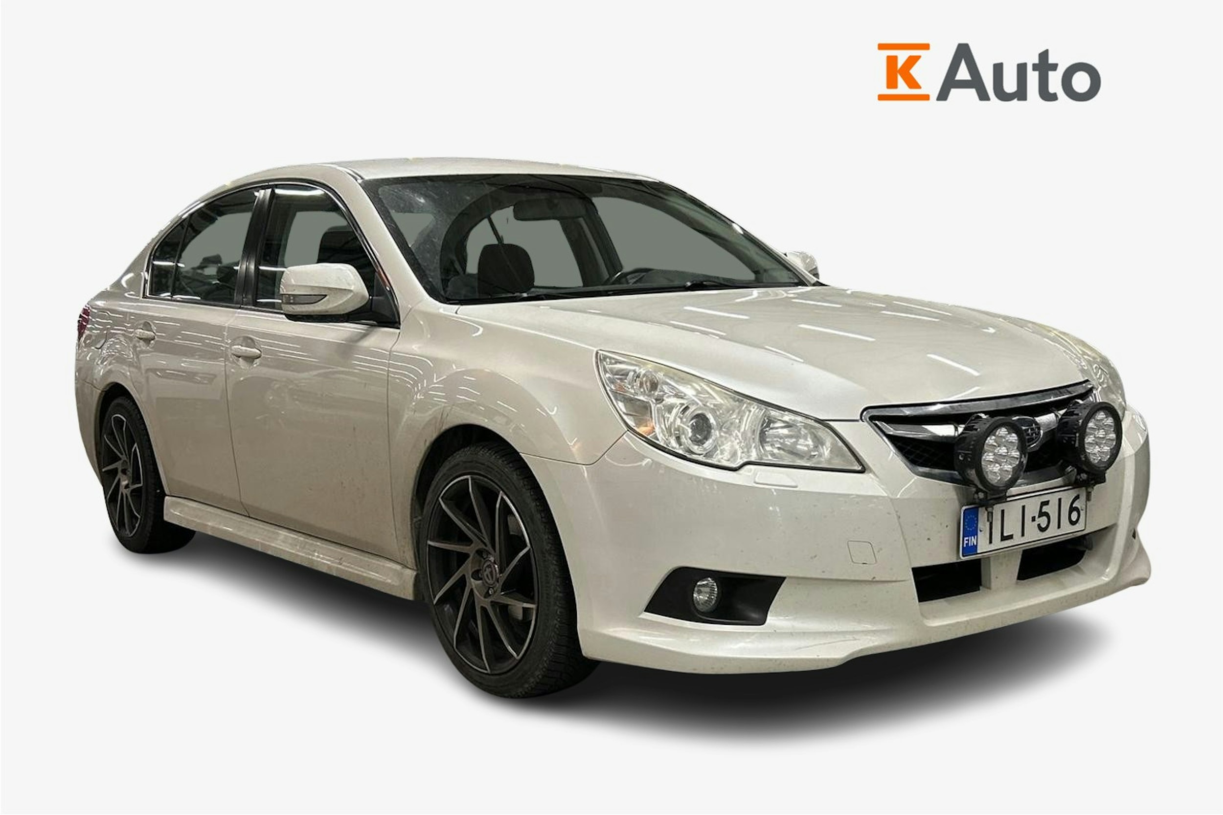 valkoinen Subaru Legacy 2010 kuva 1.