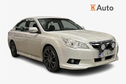 valkoinen Subaru Legacy 2010 kuva 1.
