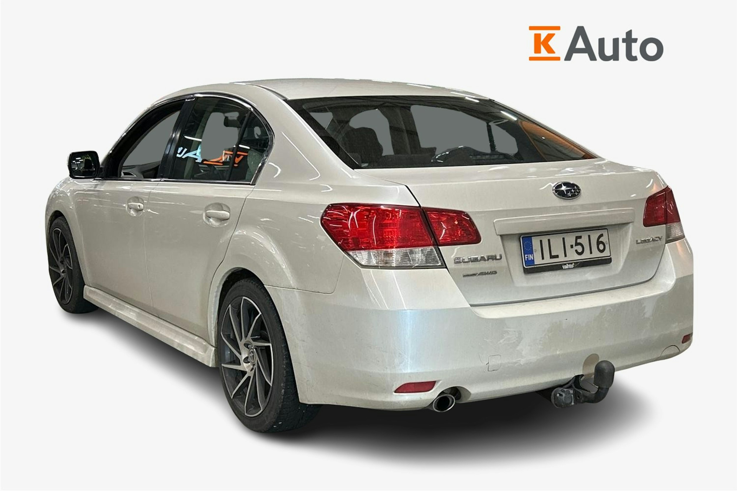 valkoinen Subaru Legacy 2010 kuva 2.