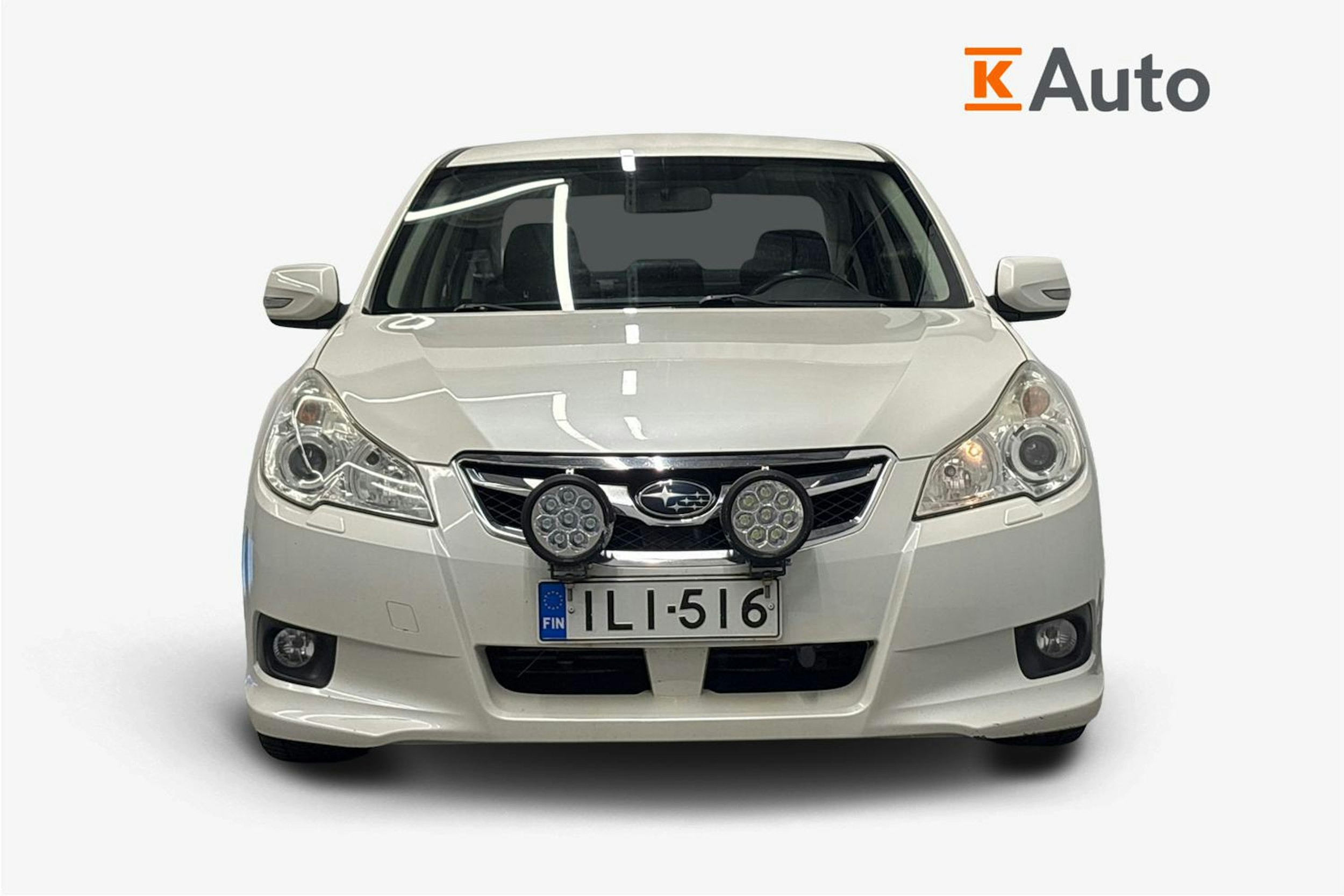 valkoinen Subaru Legacy 2010 kuva 4.