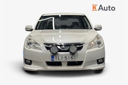 valkoinen Subaru Legacy 2010 kuva 4.