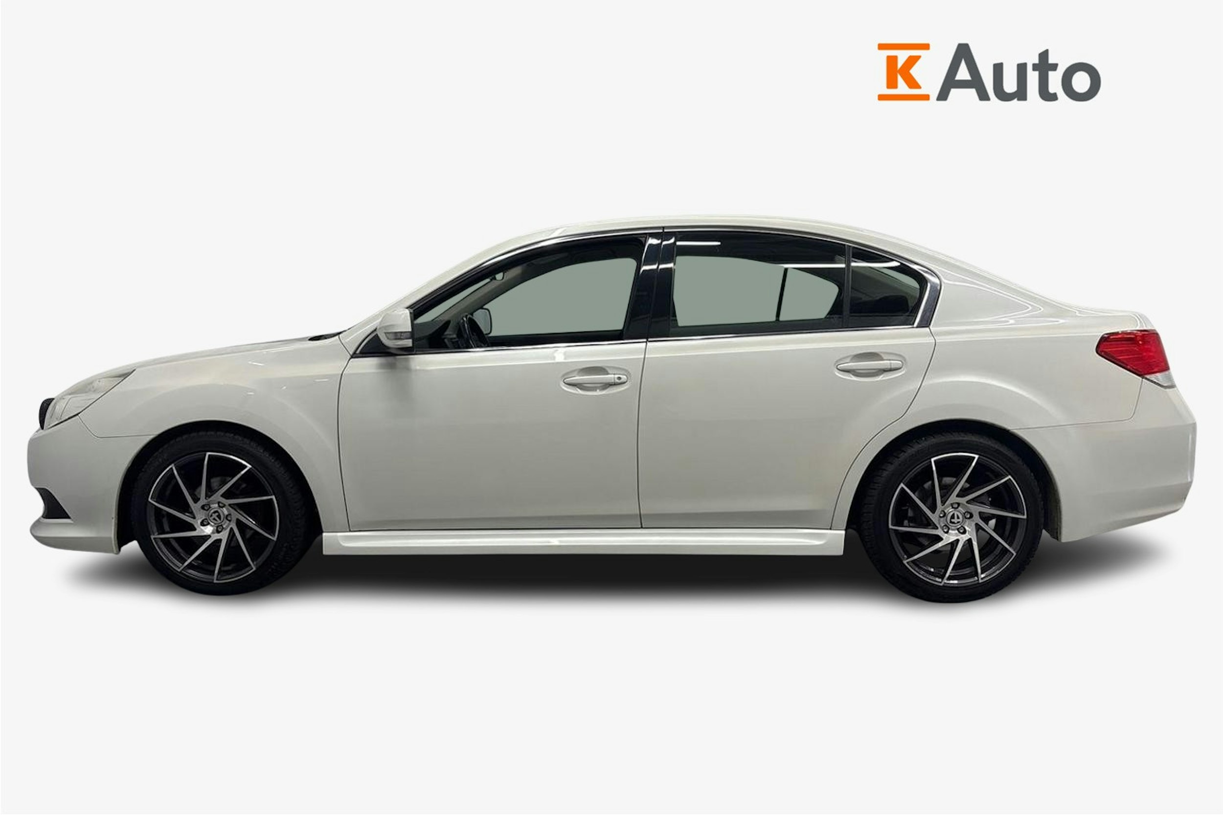 valkoinen Subaru Legacy 2010 kuva 5.