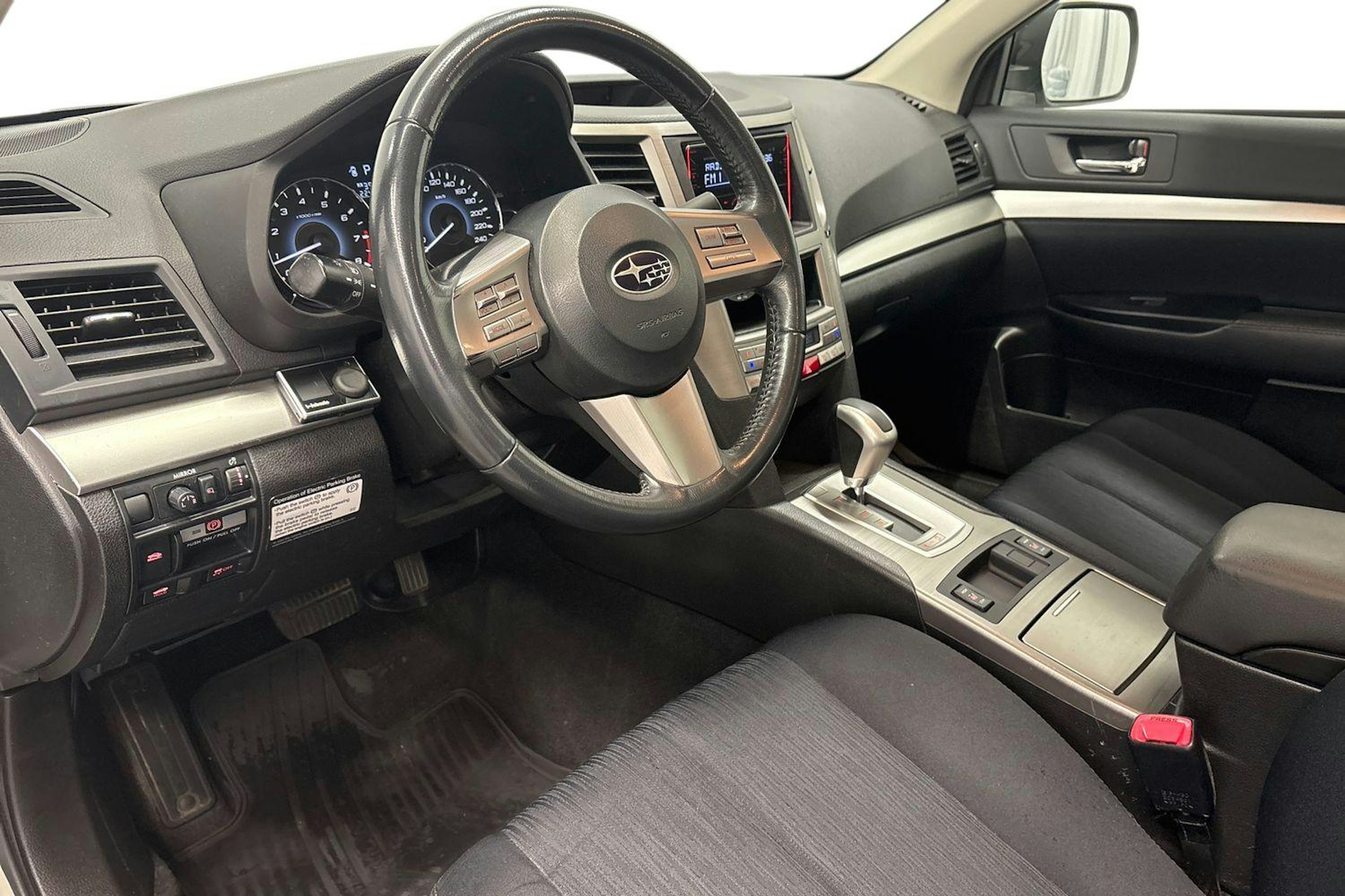 valkoinen Subaru Legacy 2010 kuva 6.