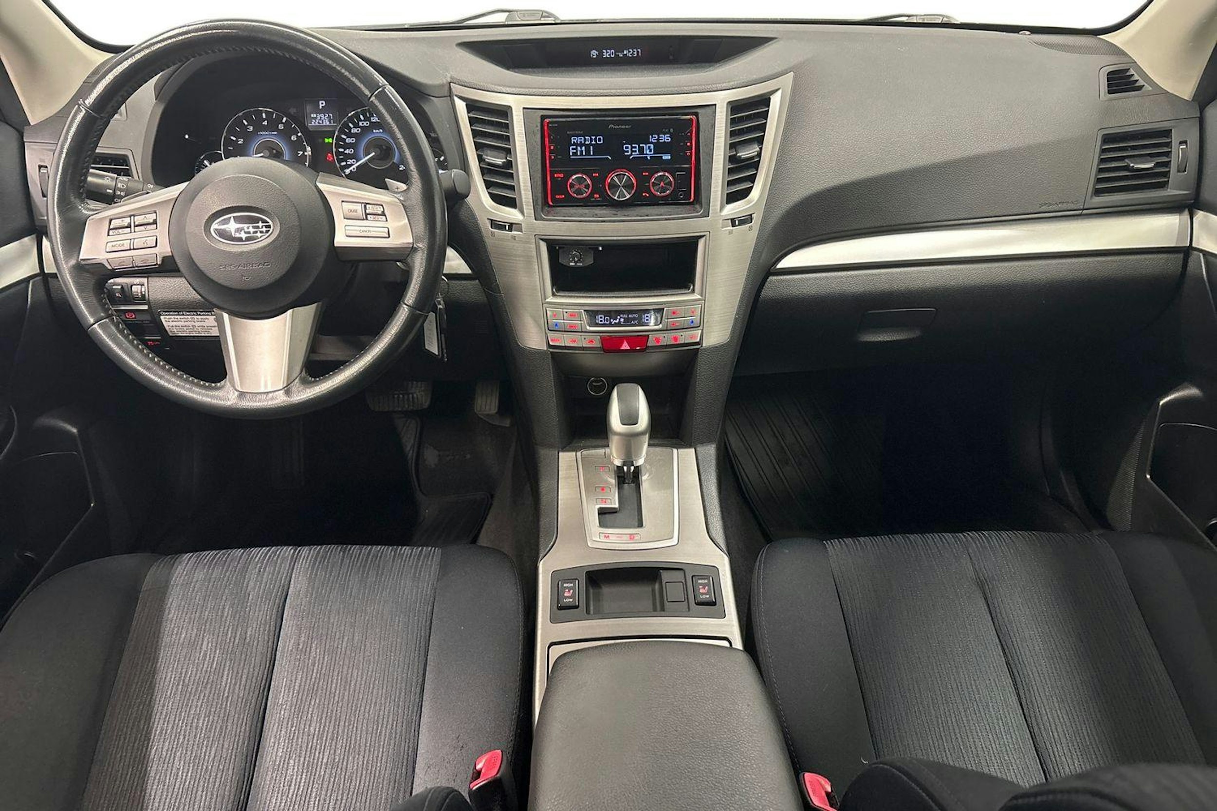 valkoinen Subaru Legacy 2010 kuva 7.