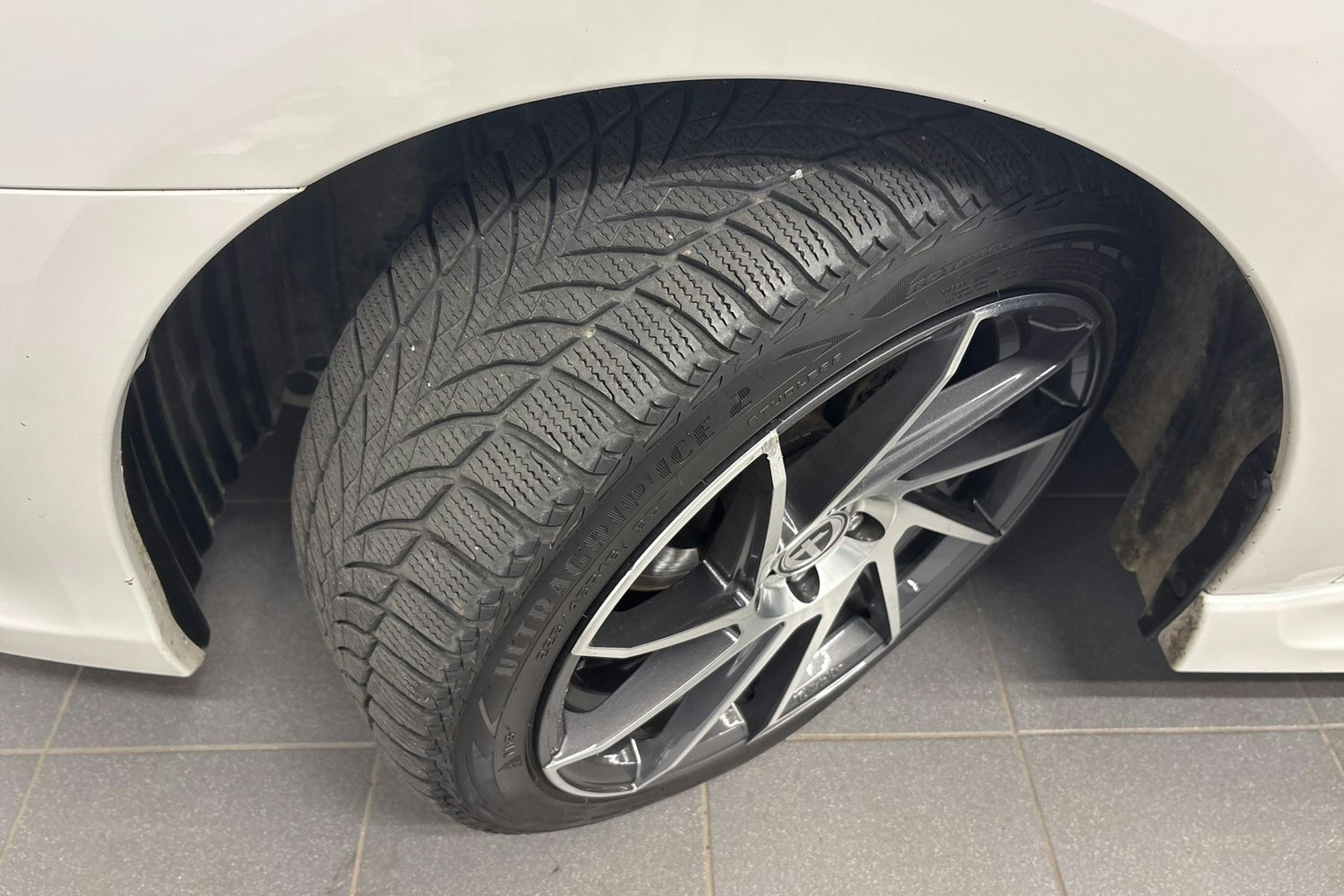 valkoinen Subaru Legacy 2010 kuva 10.