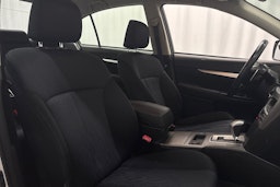 valkoinen Subaru Legacy 2010 kuva 11.