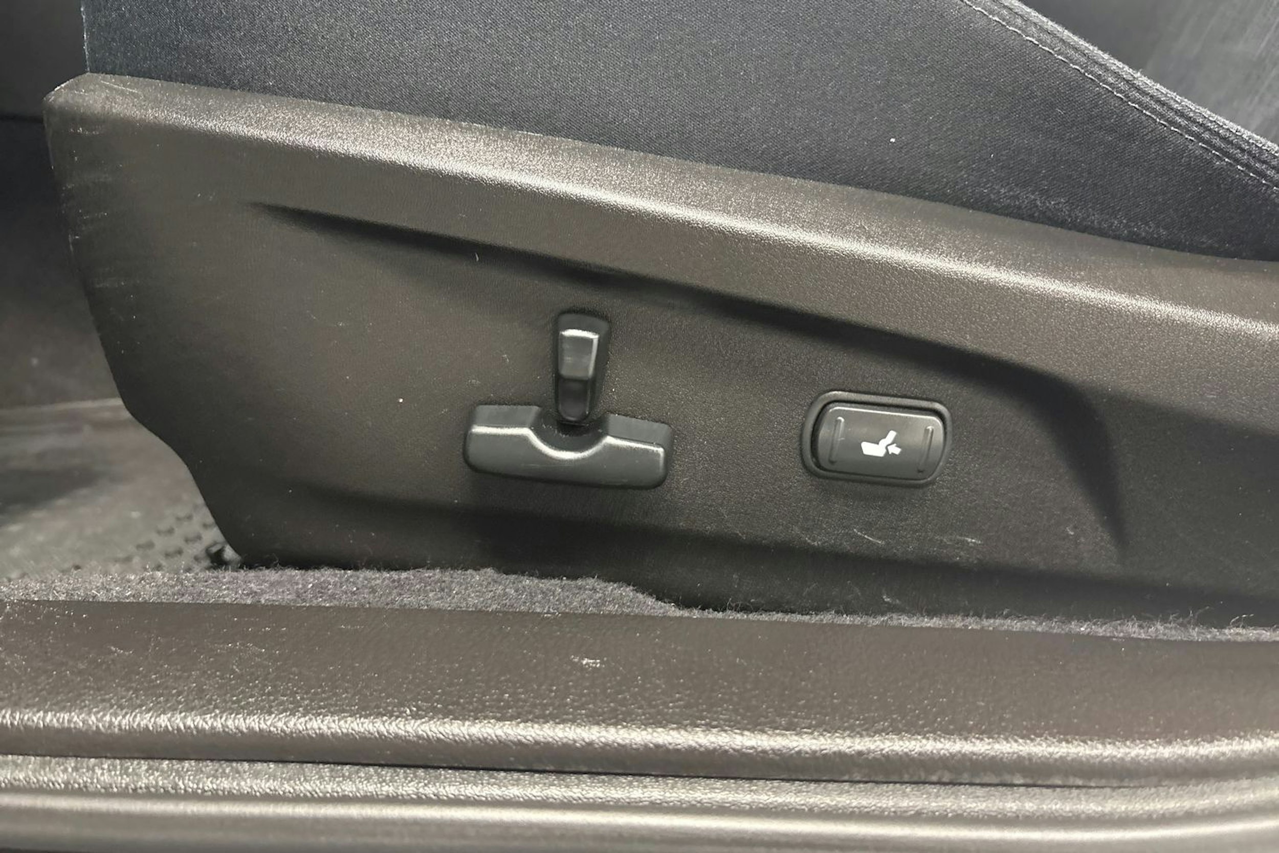 valkoinen Subaru Legacy 2010 kuva 13.