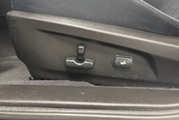 valkoinen Subaru Legacy 2010 kuva 13.