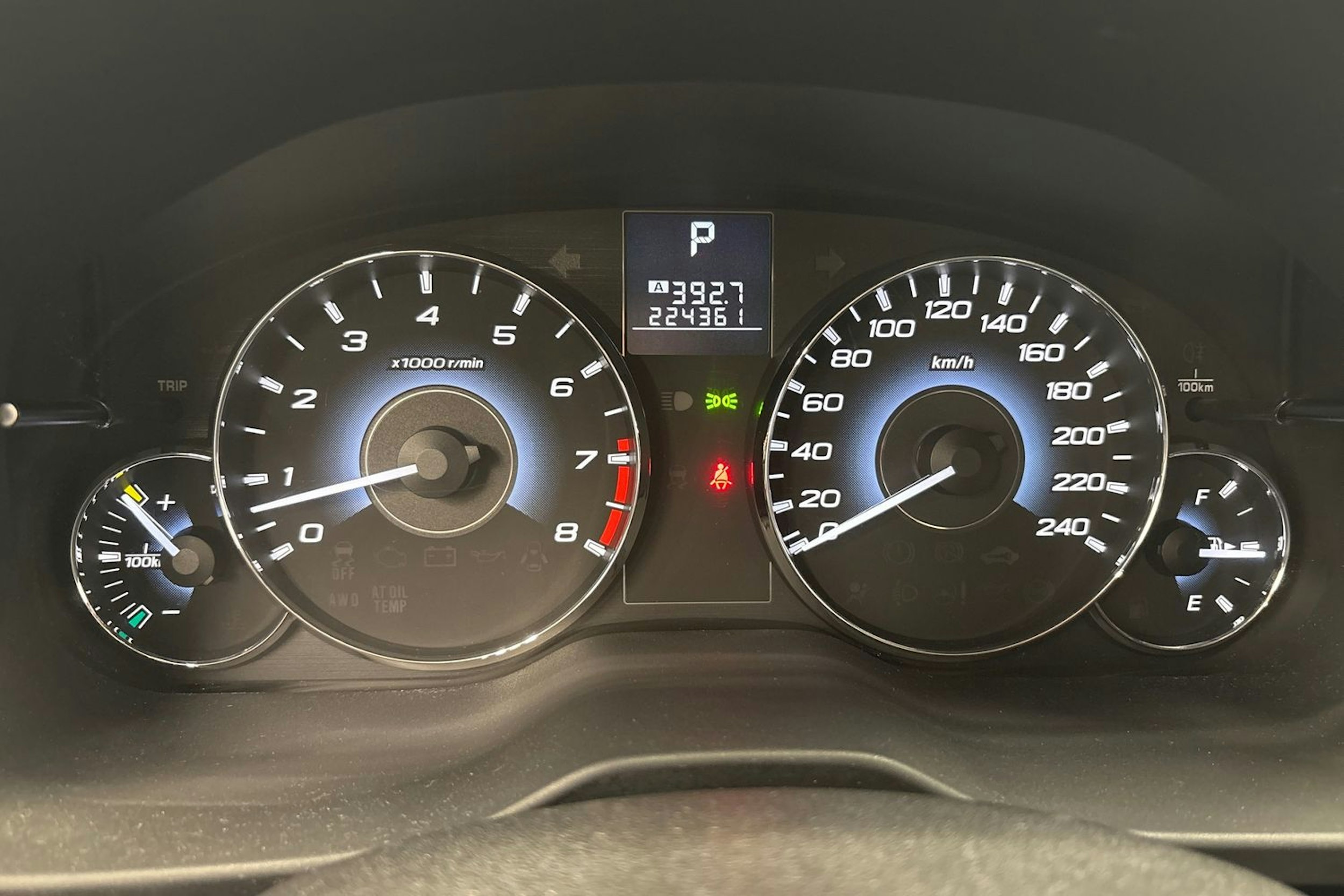 valkoinen Subaru Legacy 2010 kuva 14.