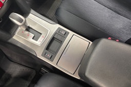 valkoinen Subaru Legacy 2010 kuva 19.