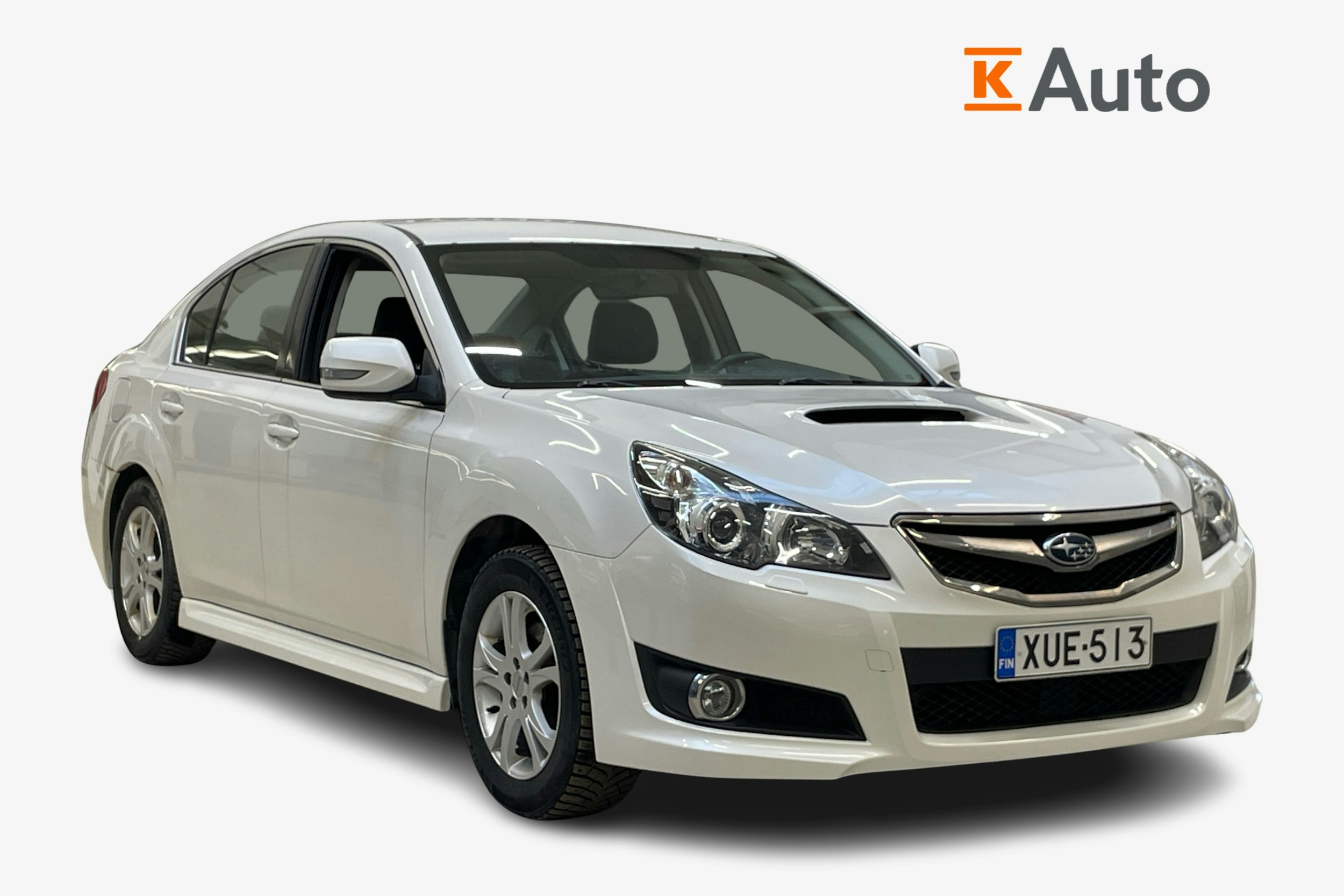 valkoinen Subaru Legacy 2010 kuva 1.