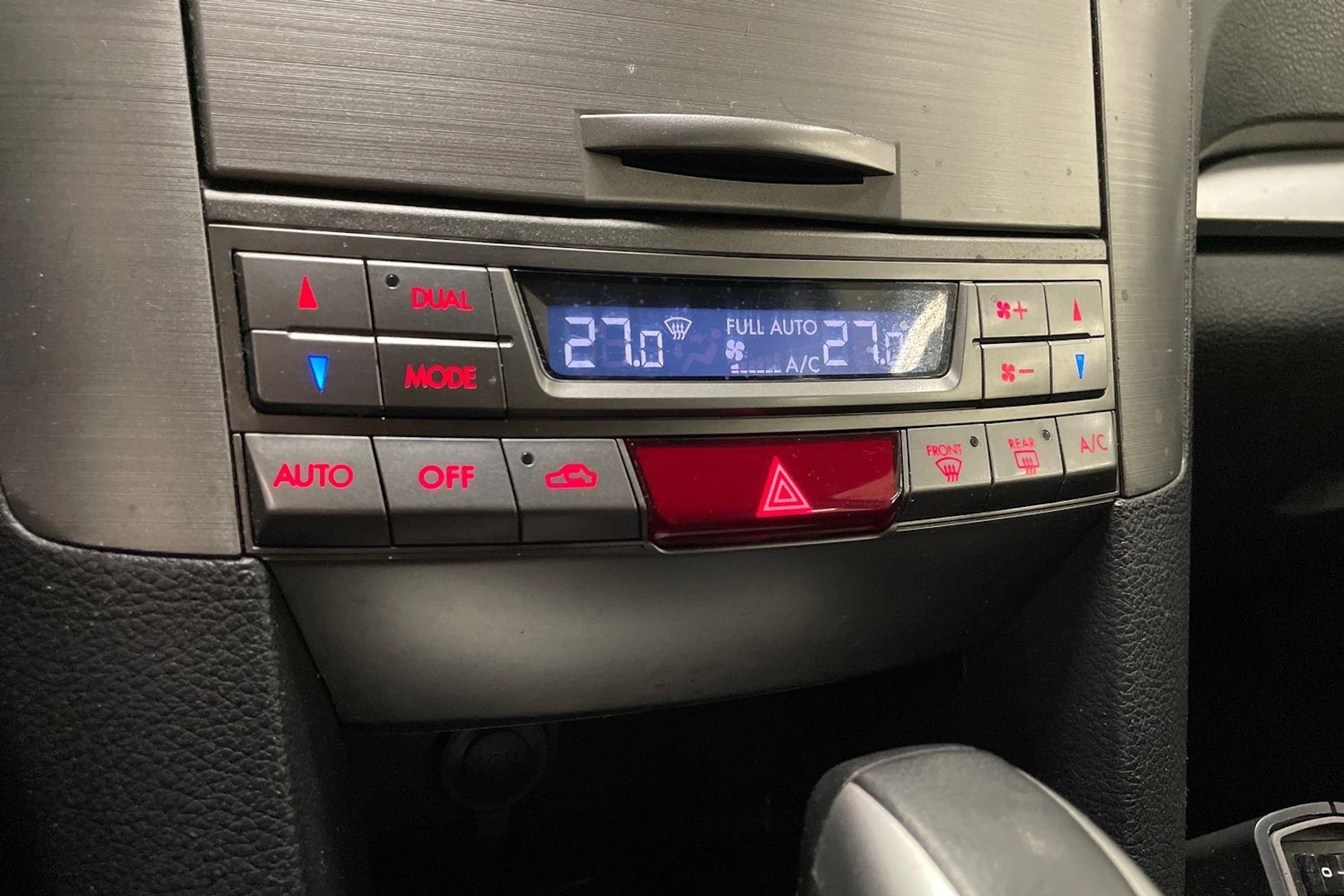 hopea Subaru Legacy 2010 kuva 23.
