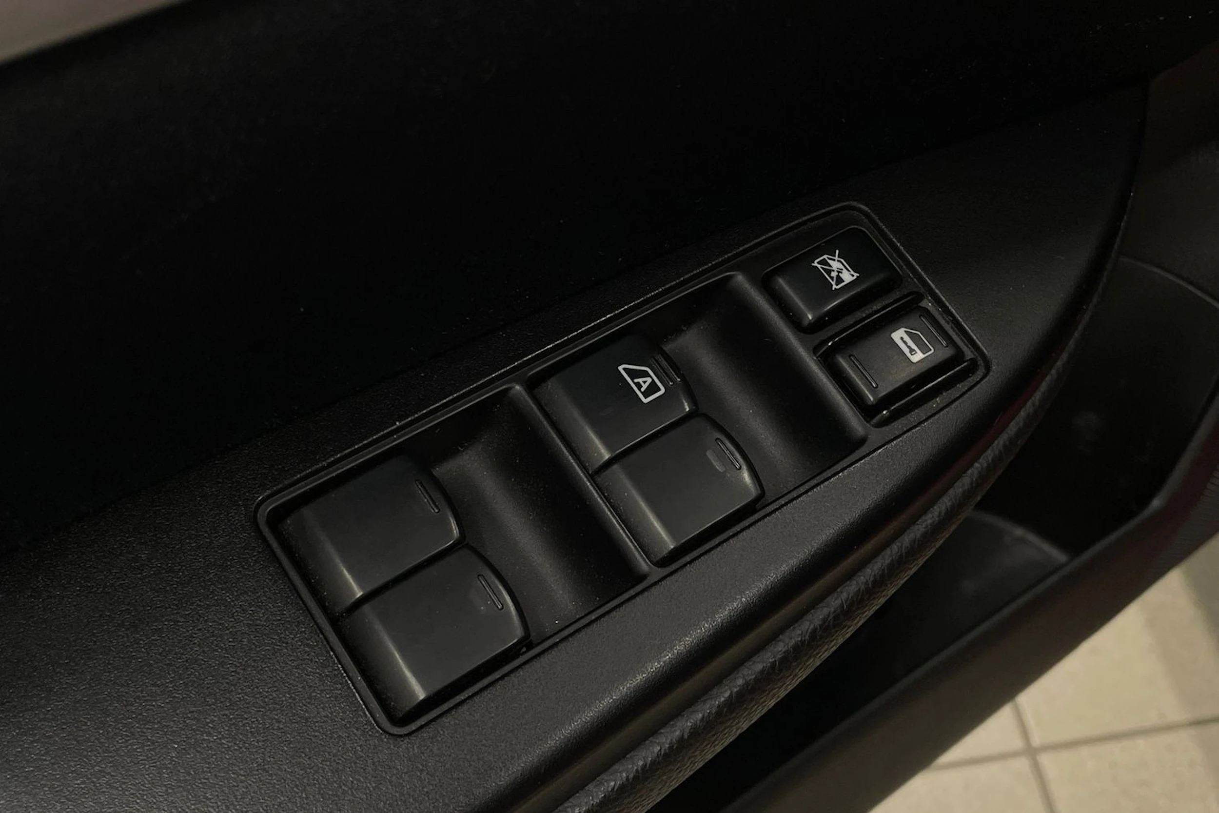 Punainen Subaru LEGACY 2011 kuva 11.