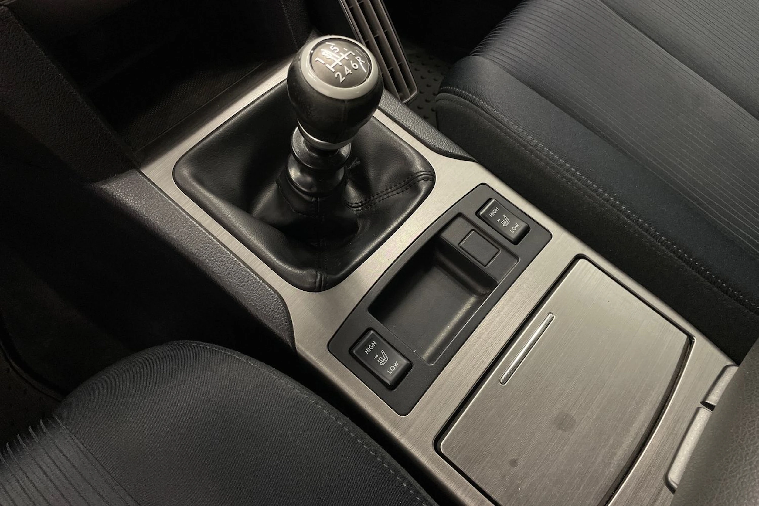 Punainen Subaru LEGACY 2011 kuva 17.