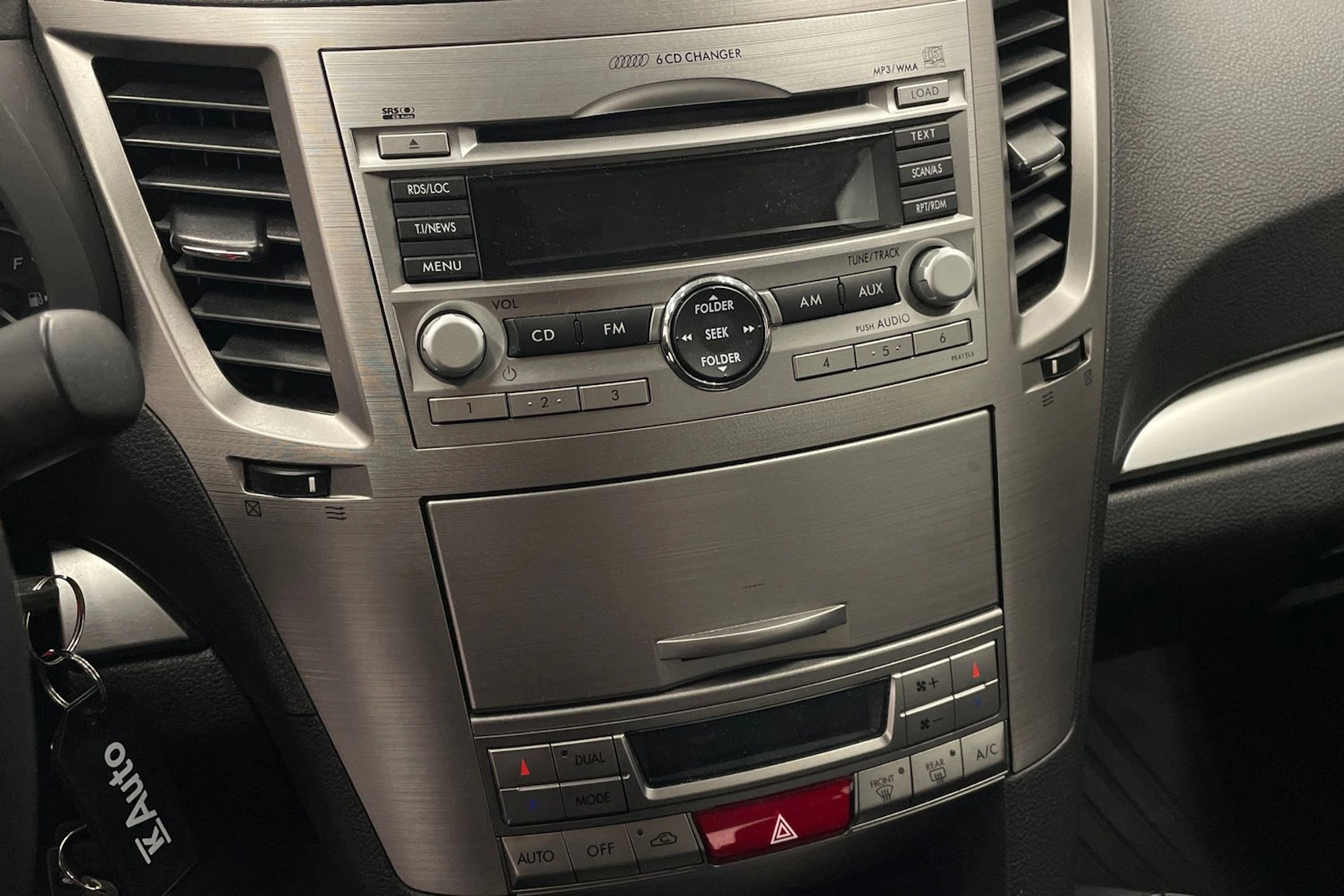 Punainen Subaru LEGACY 2011 kuva 18.