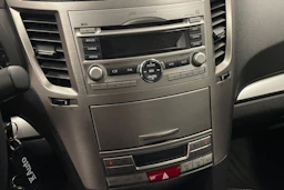 Punainen Subaru LEGACY 2011 kuva 18.