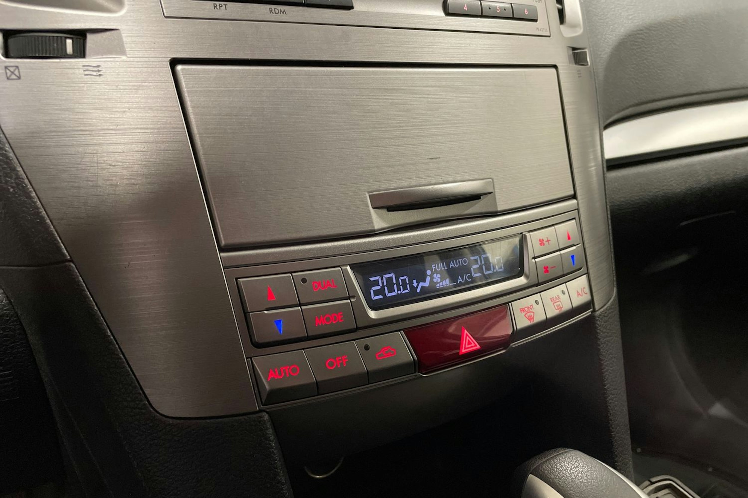 Hopea Subaru LEGACY 2012 kuva 20.