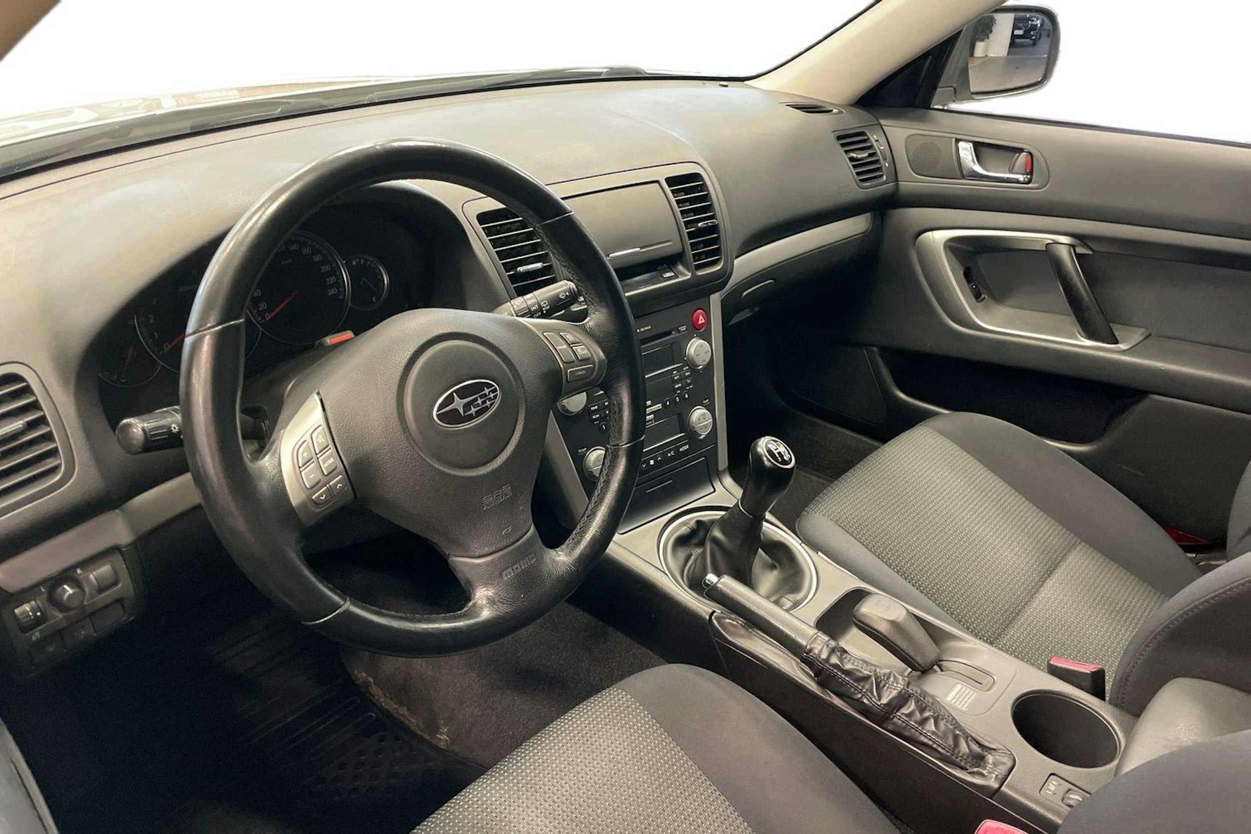 valkoinen Subaru Outback 2009 kuva 6.