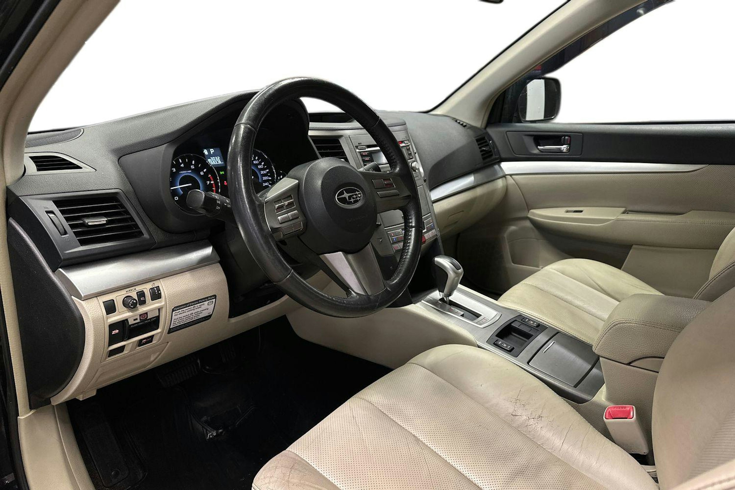 Musta Subaru Outback 2010 kuva 6.