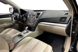 Musta Subaru Outback 2010 kuva 7.