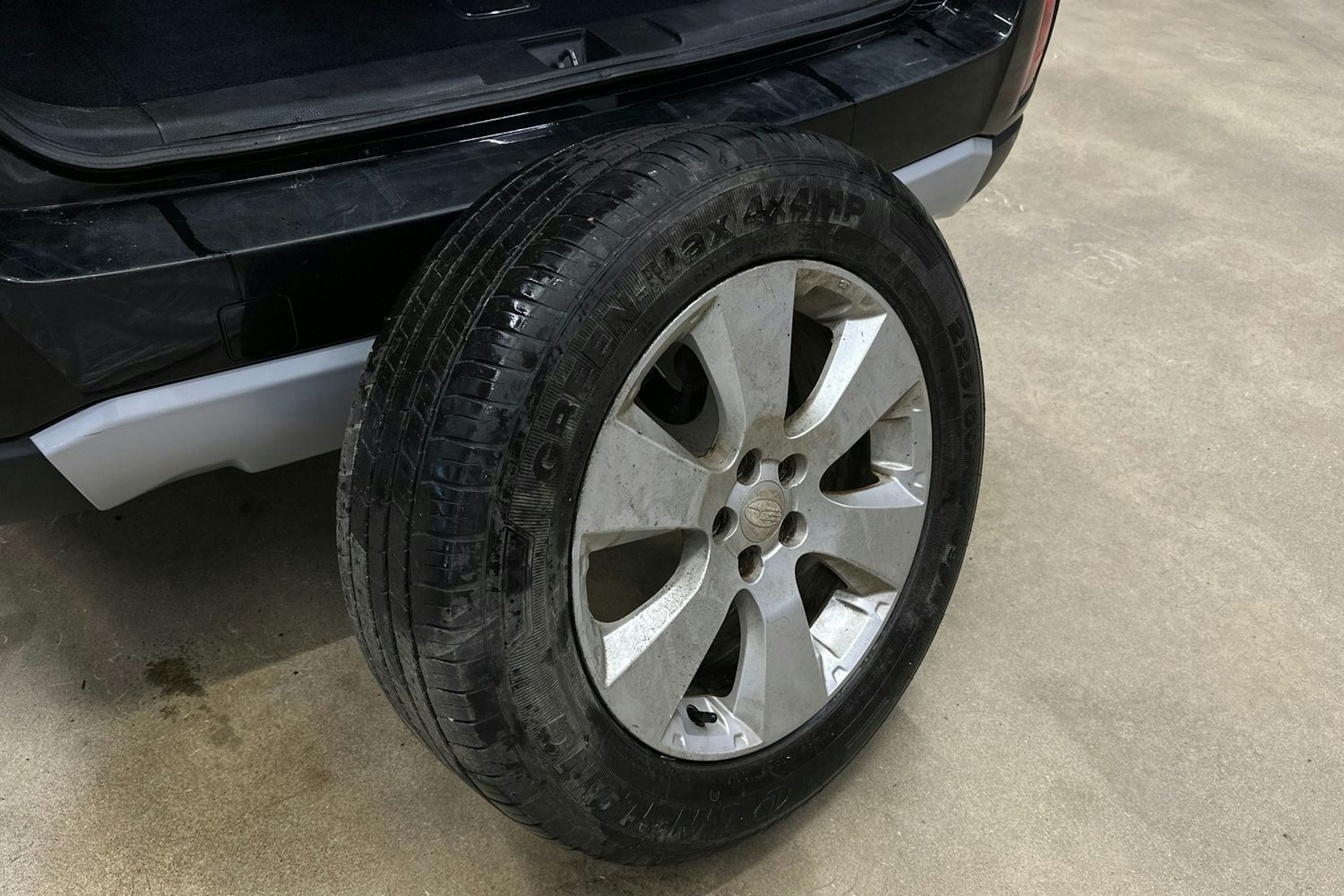 Musta Subaru Outback 2010 kuva 10.