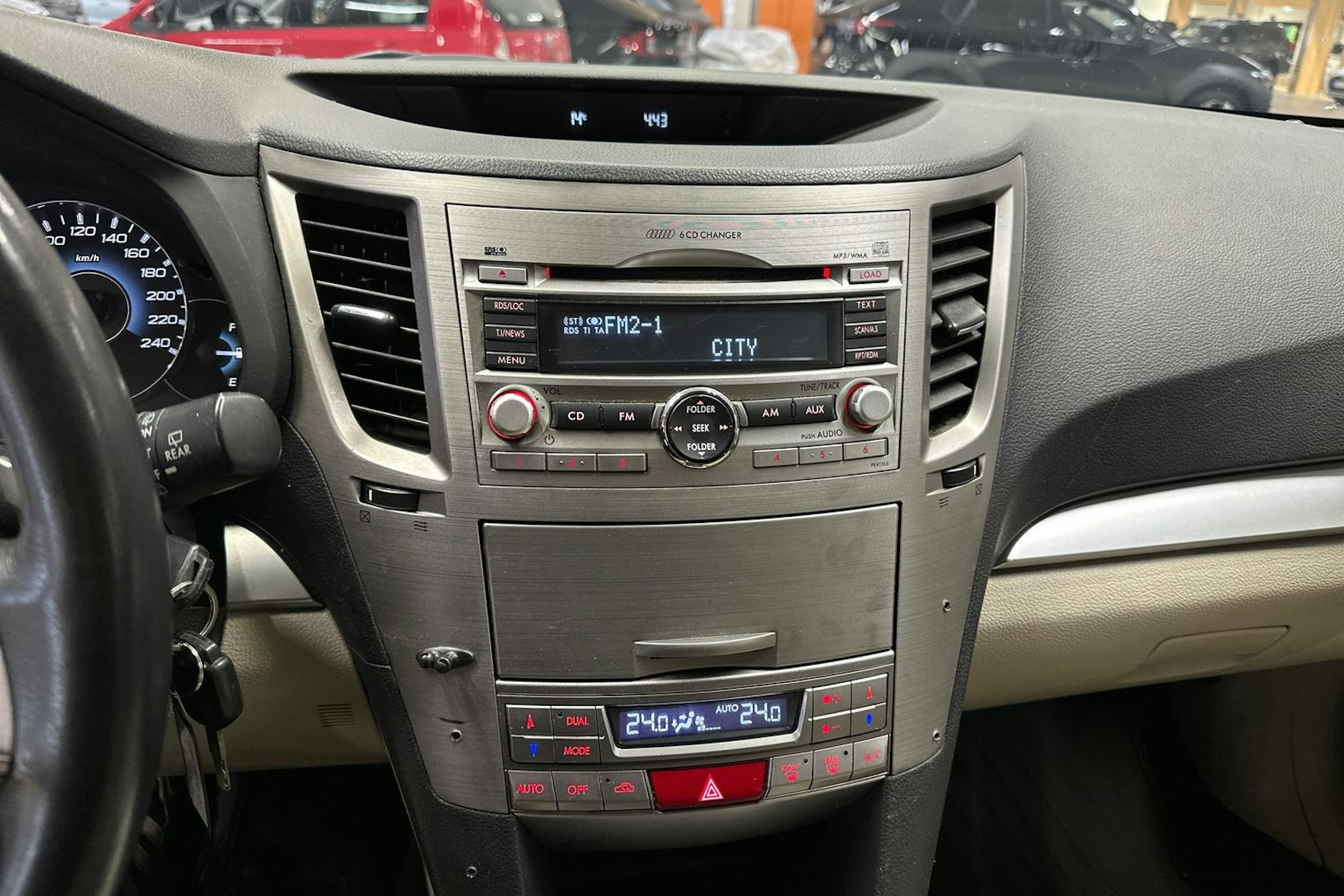 Musta Subaru Outback 2010 kuva 14.