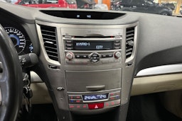 Musta Subaru Outback 2010 kuva 14.