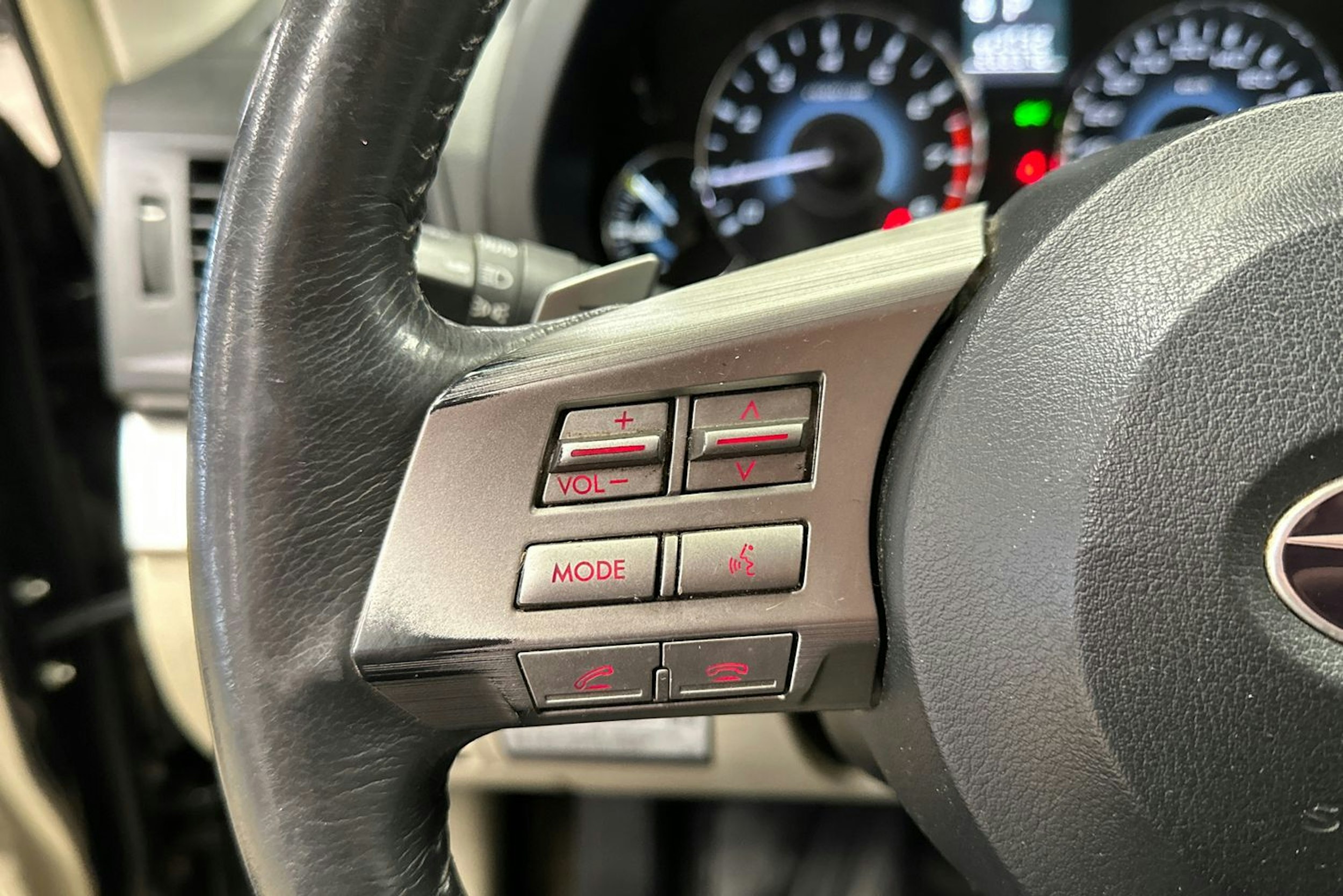 Musta Subaru Outback 2010 kuva 17.