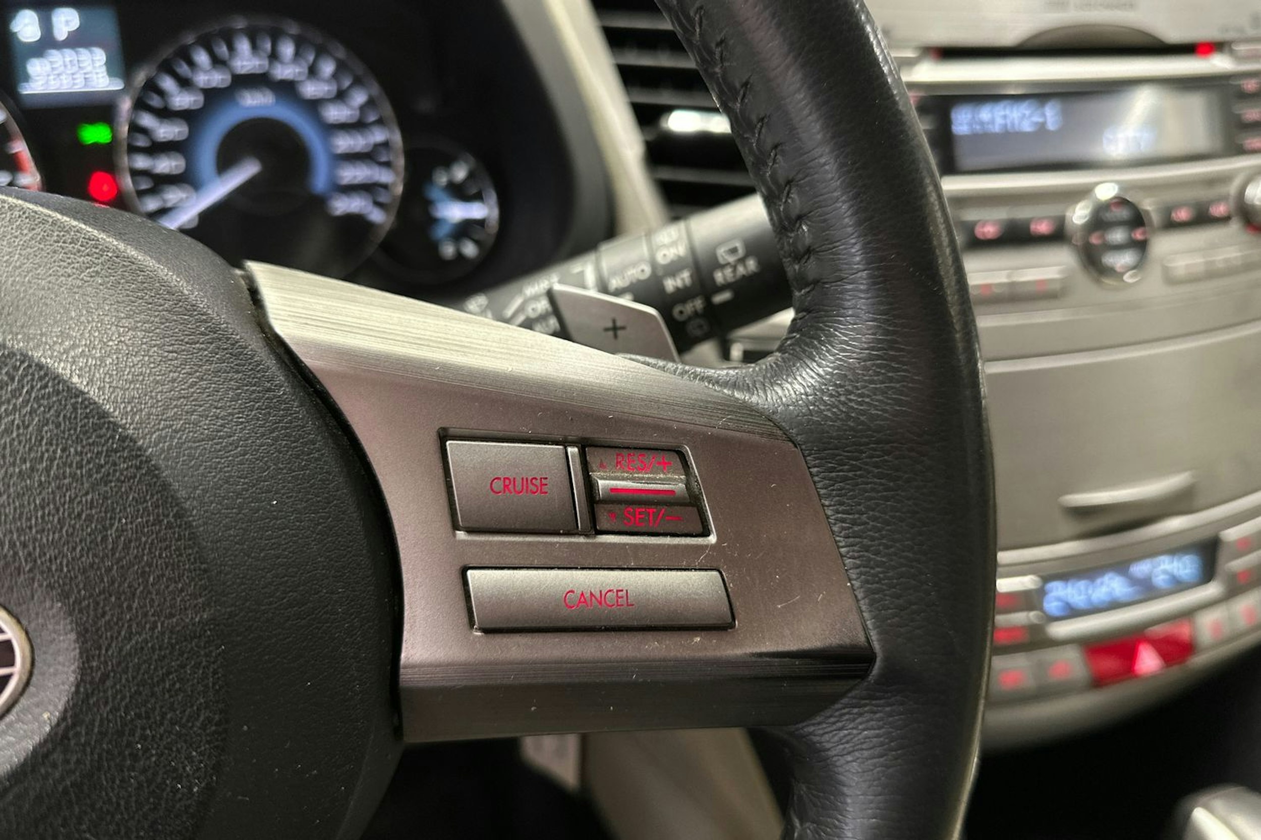 Musta Subaru Outback 2010 kuva 18.