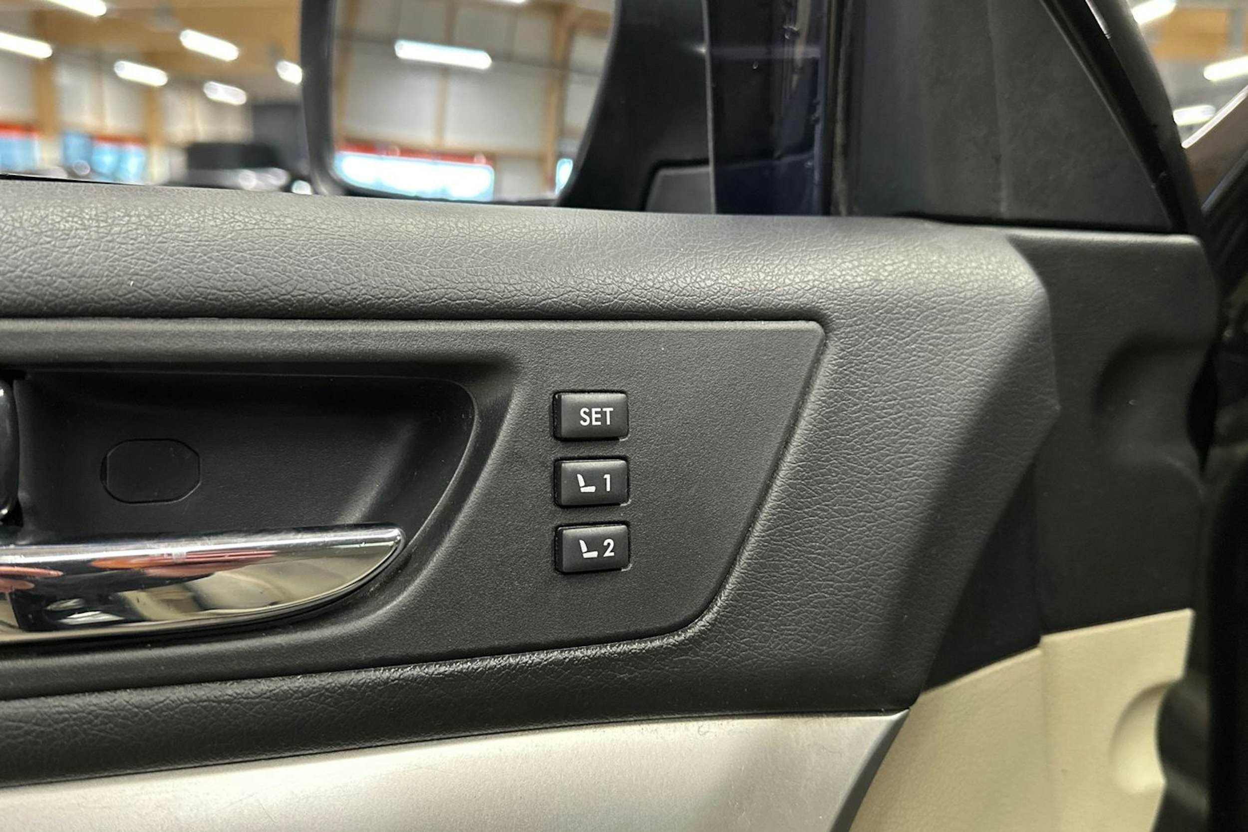 Musta Subaru Outback 2010 kuva 20.