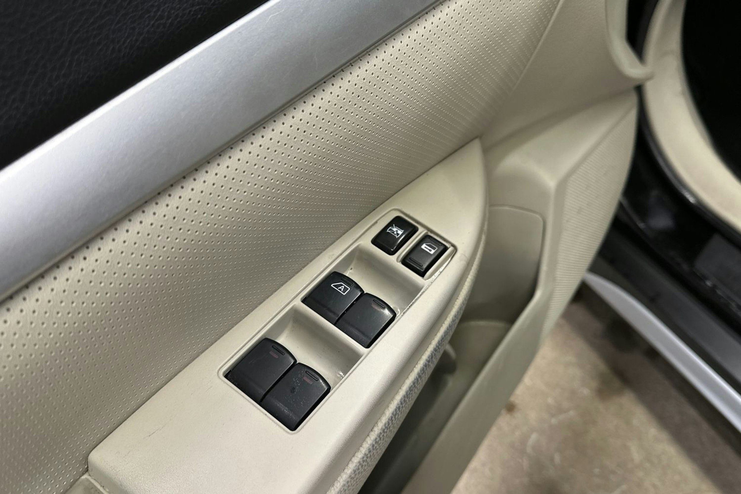 Musta Subaru Outback 2010 kuva 21.