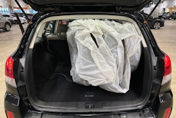 Musta Subaru Outback 2010 kuva 22.