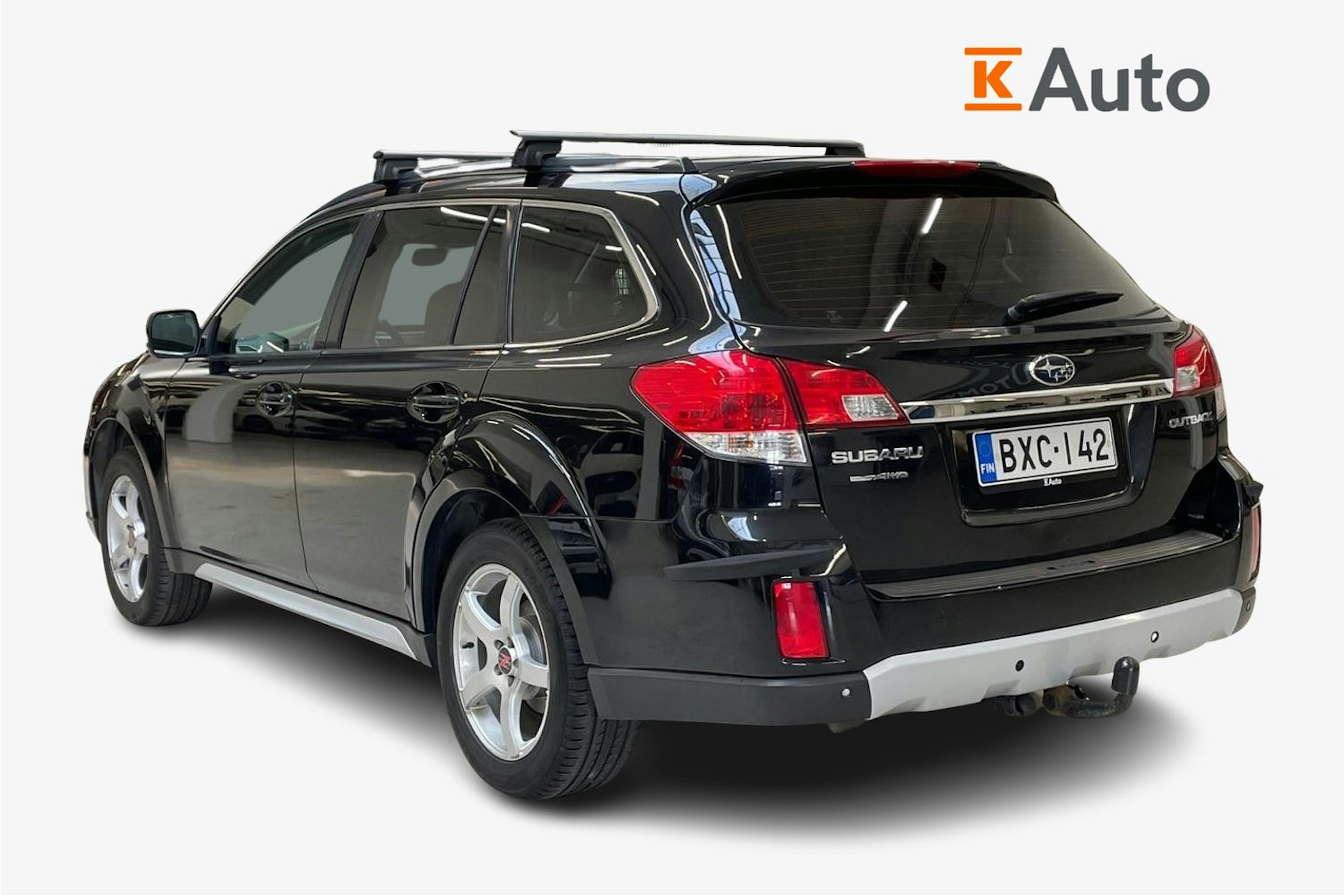 musta Subaru Outback 2011 kuva 2.