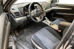 musta Subaru Outback 2011 kuva 7.