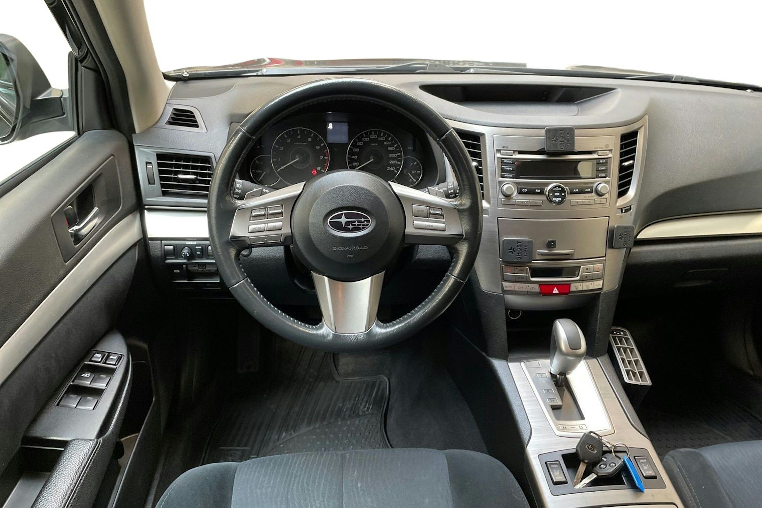 musta Subaru Outback 2011 kuva 9.
