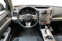 musta Subaru Outback 2011 kuva 9.