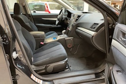 musta Subaru Outback 2011 kuva 16.