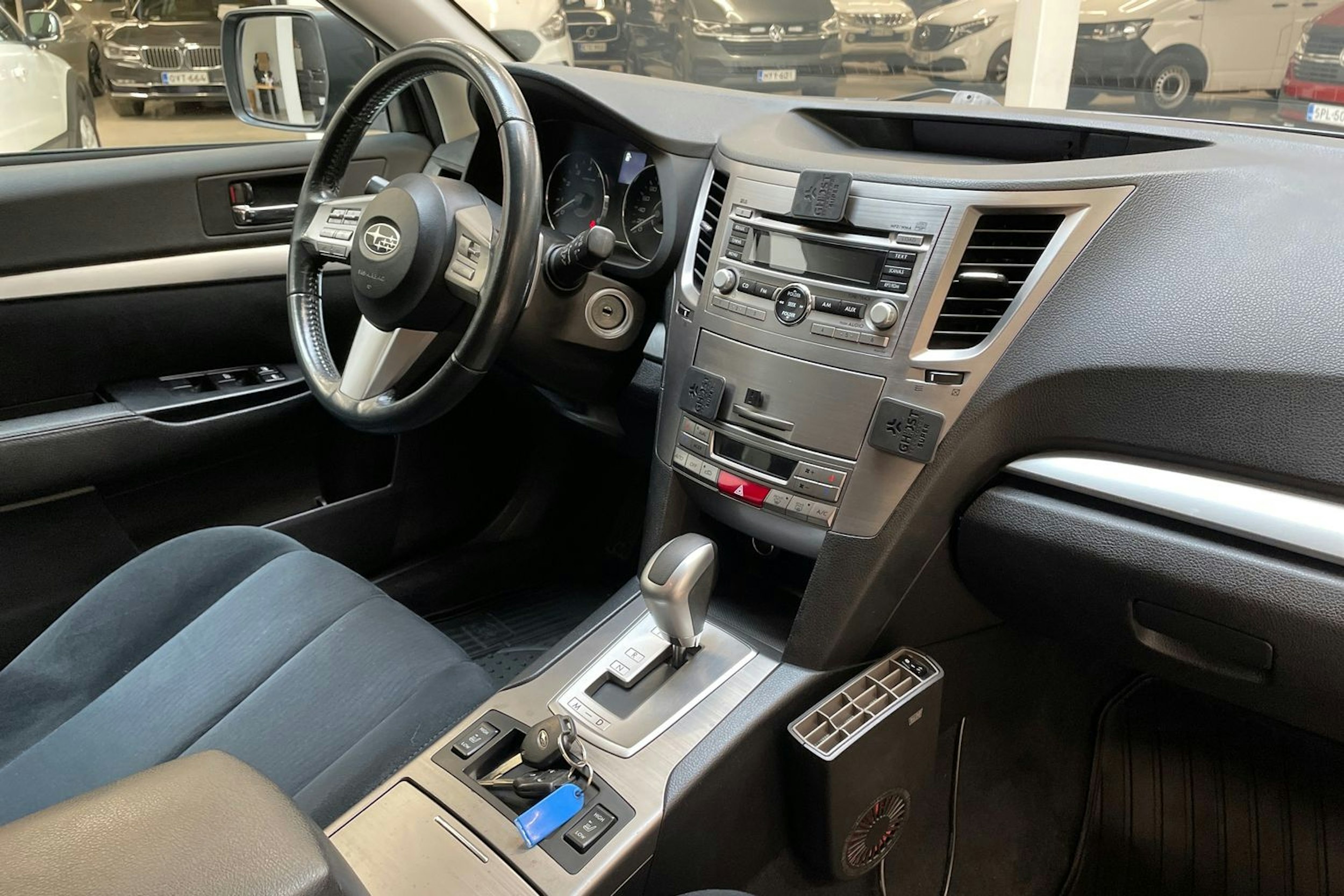 musta Subaru Outback 2011 kuva 18.
