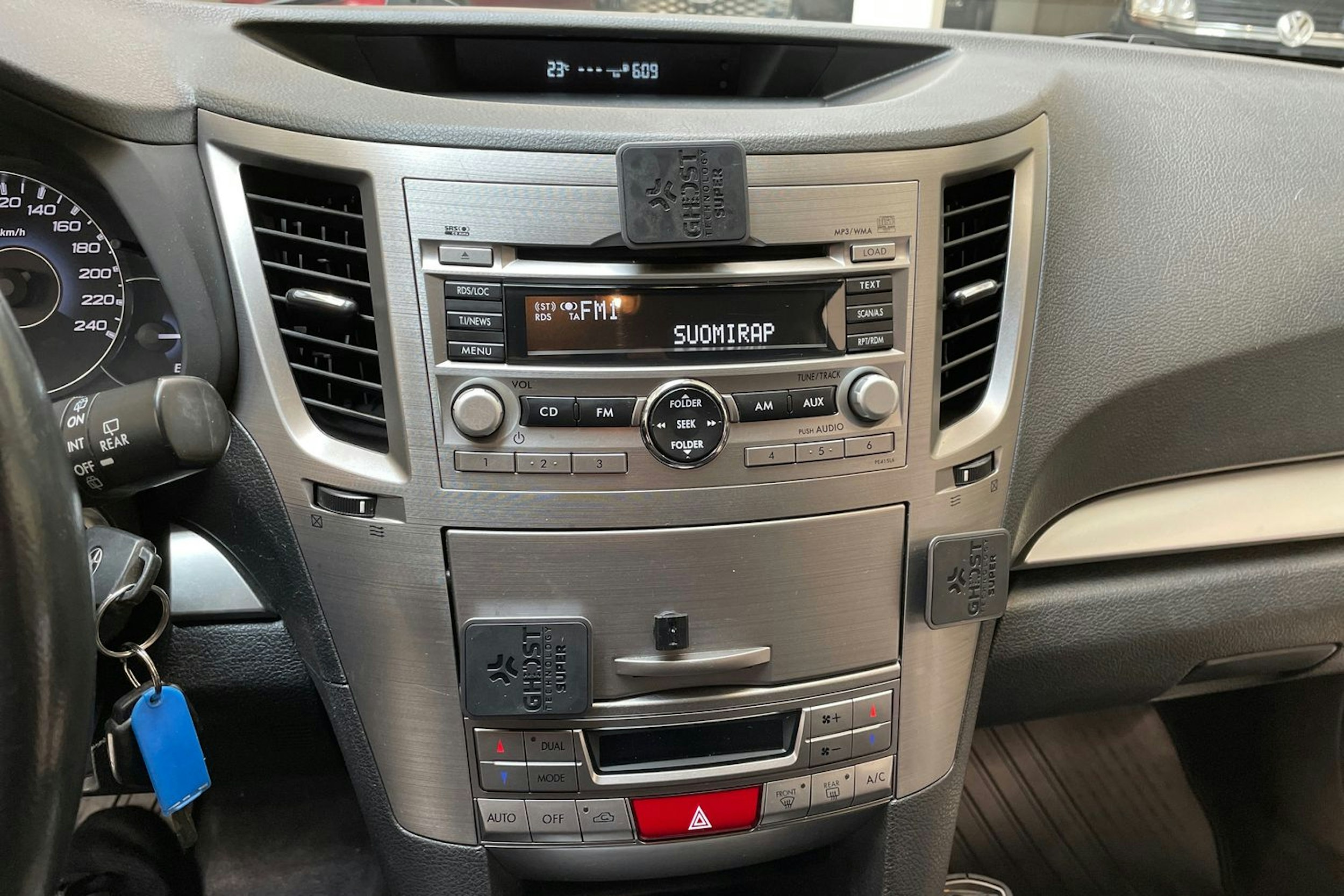 musta Subaru Outback 2011 kuva 23.