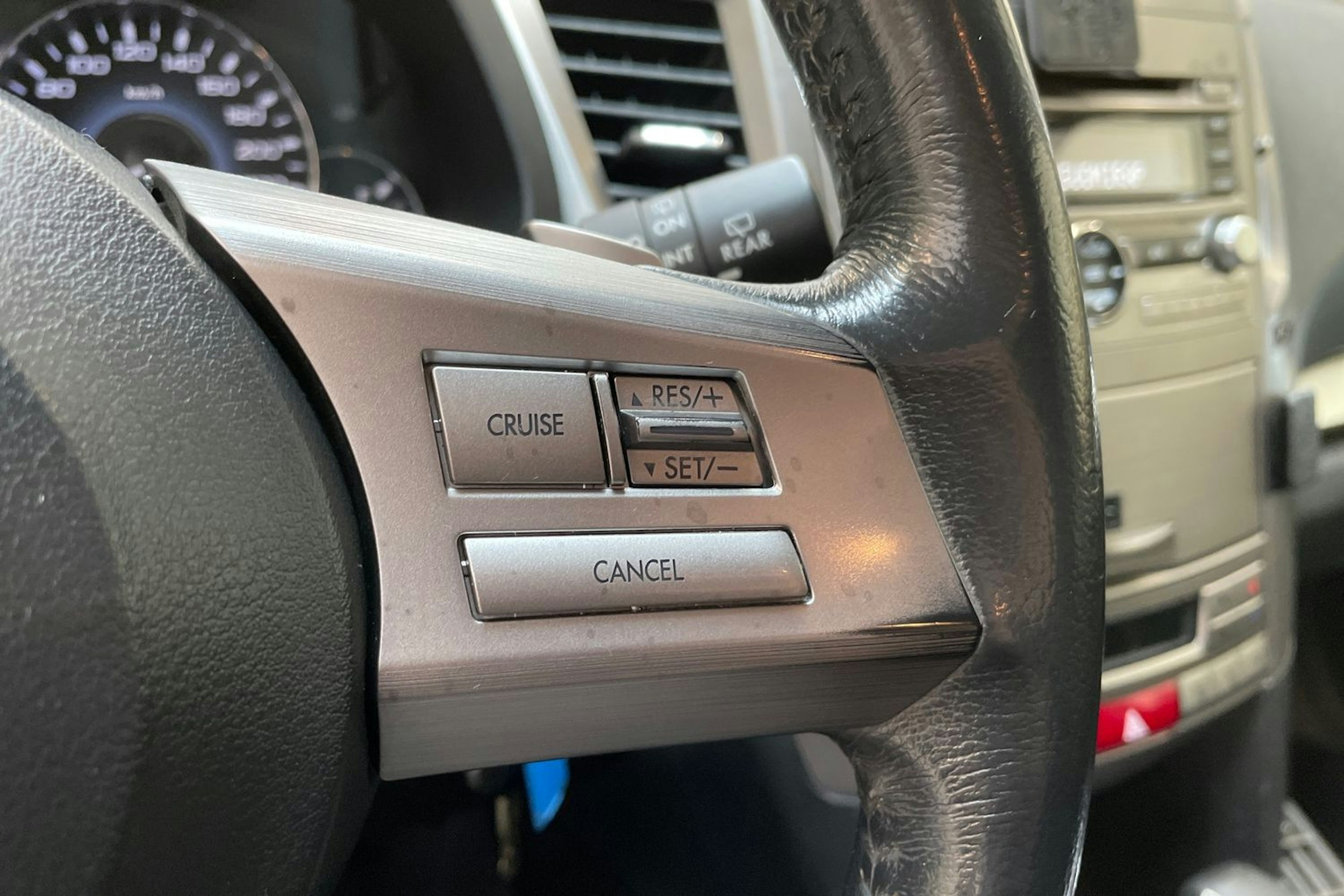 musta Subaru Outback 2011 kuva 24.