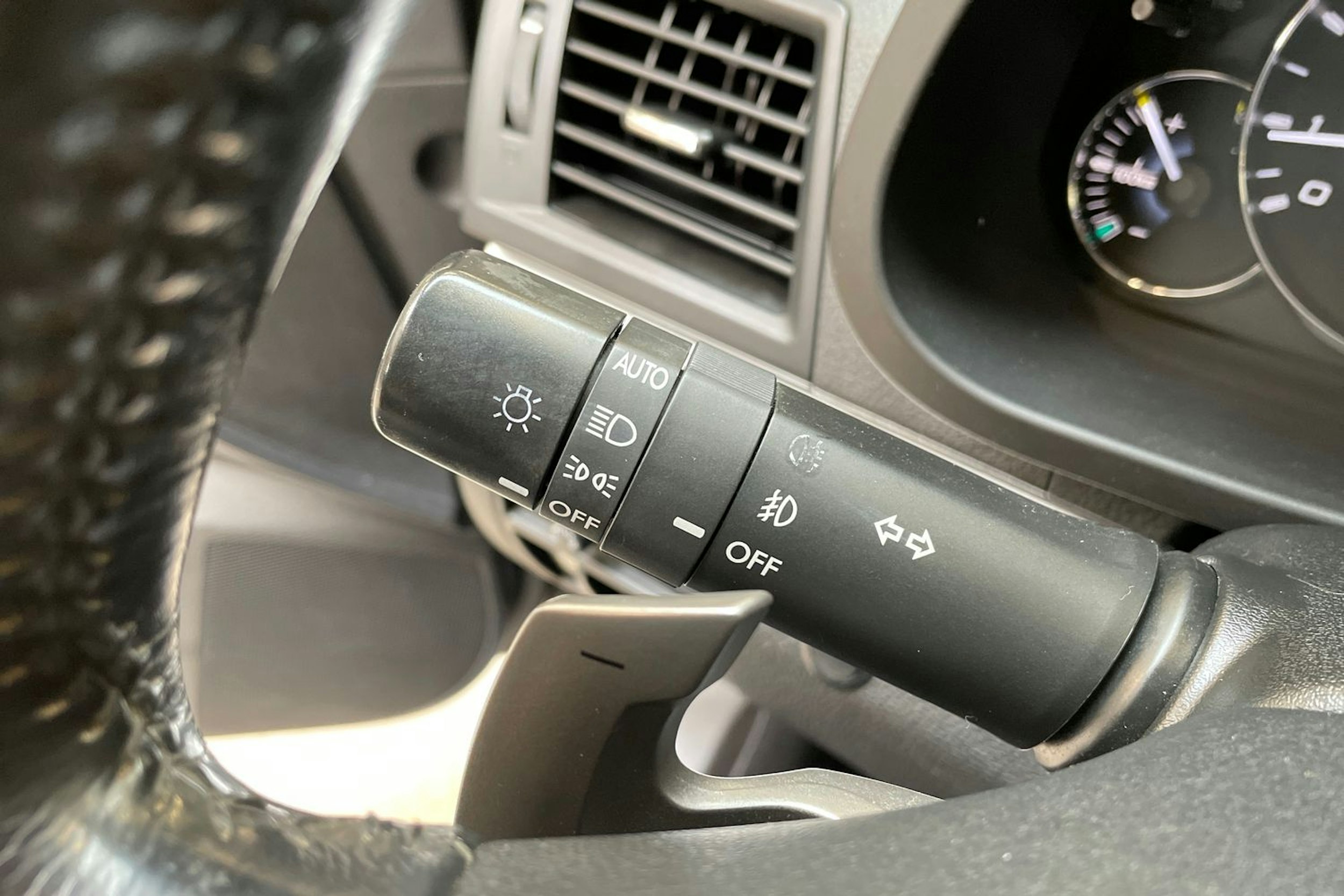musta Subaru Outback 2011 kuva 25.