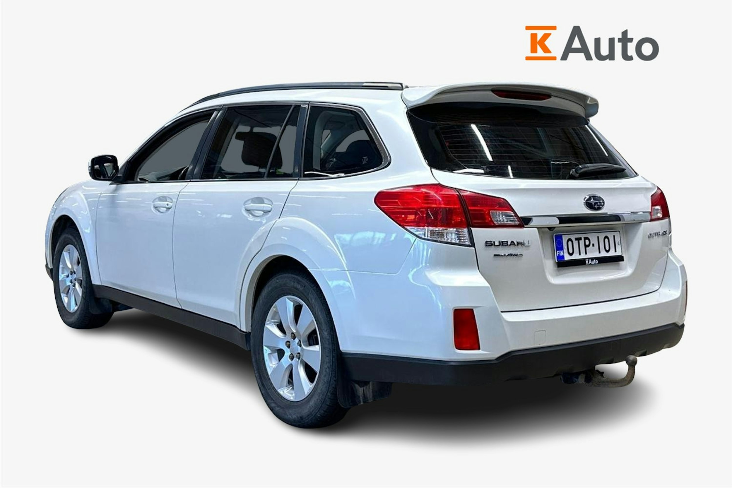 valkoinen Subaru Outback 2012 kuva 2.