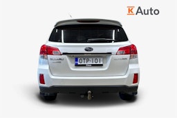 valkoinen Subaru Outback 2012 kuva 3.
